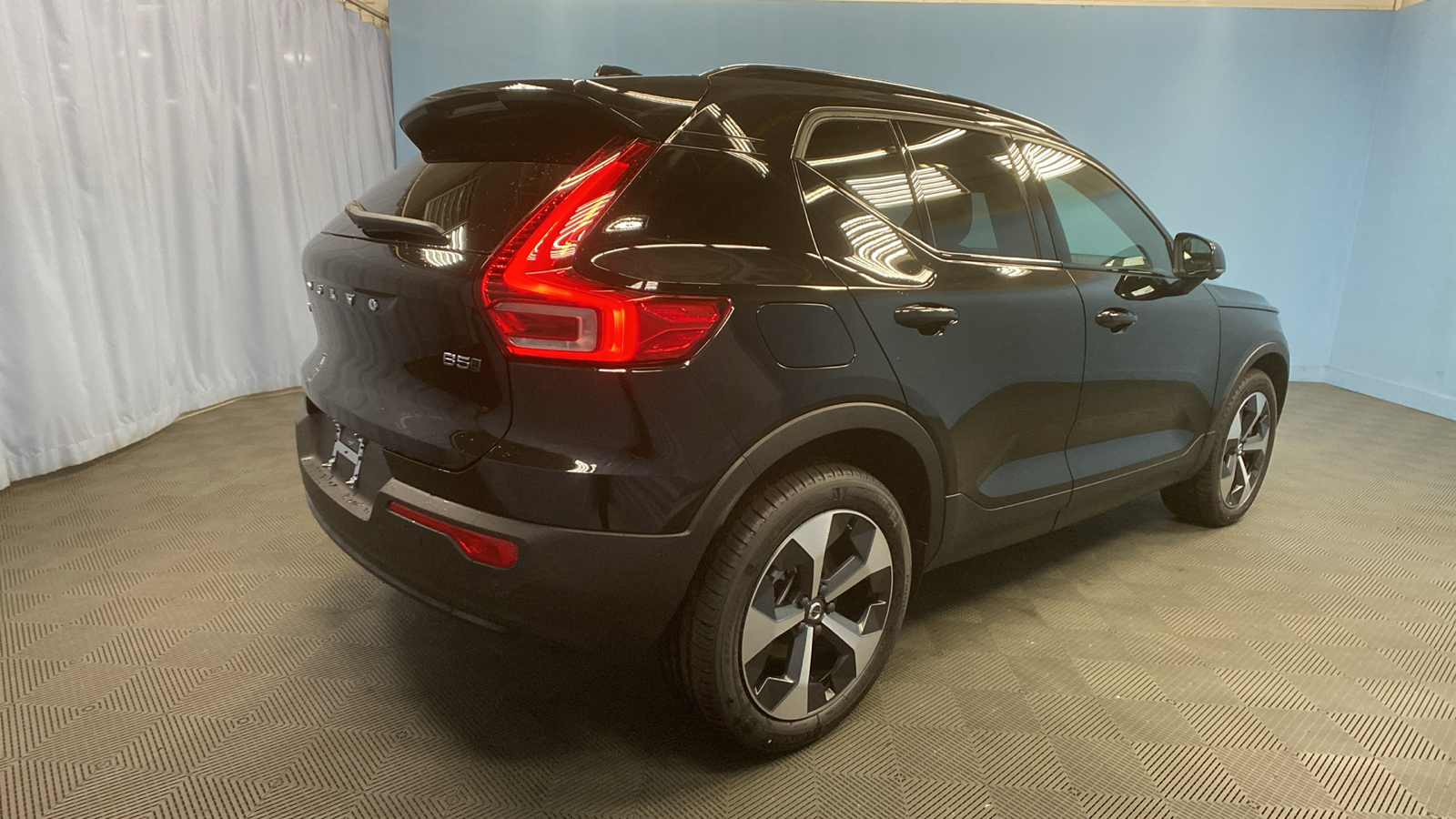 2025 Volvo XC40 Plus Dark Theme 7