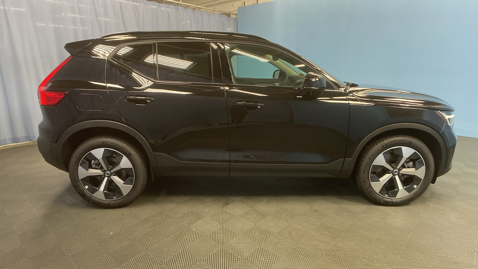 2025 Volvo XC40 Plus Dark Theme 8