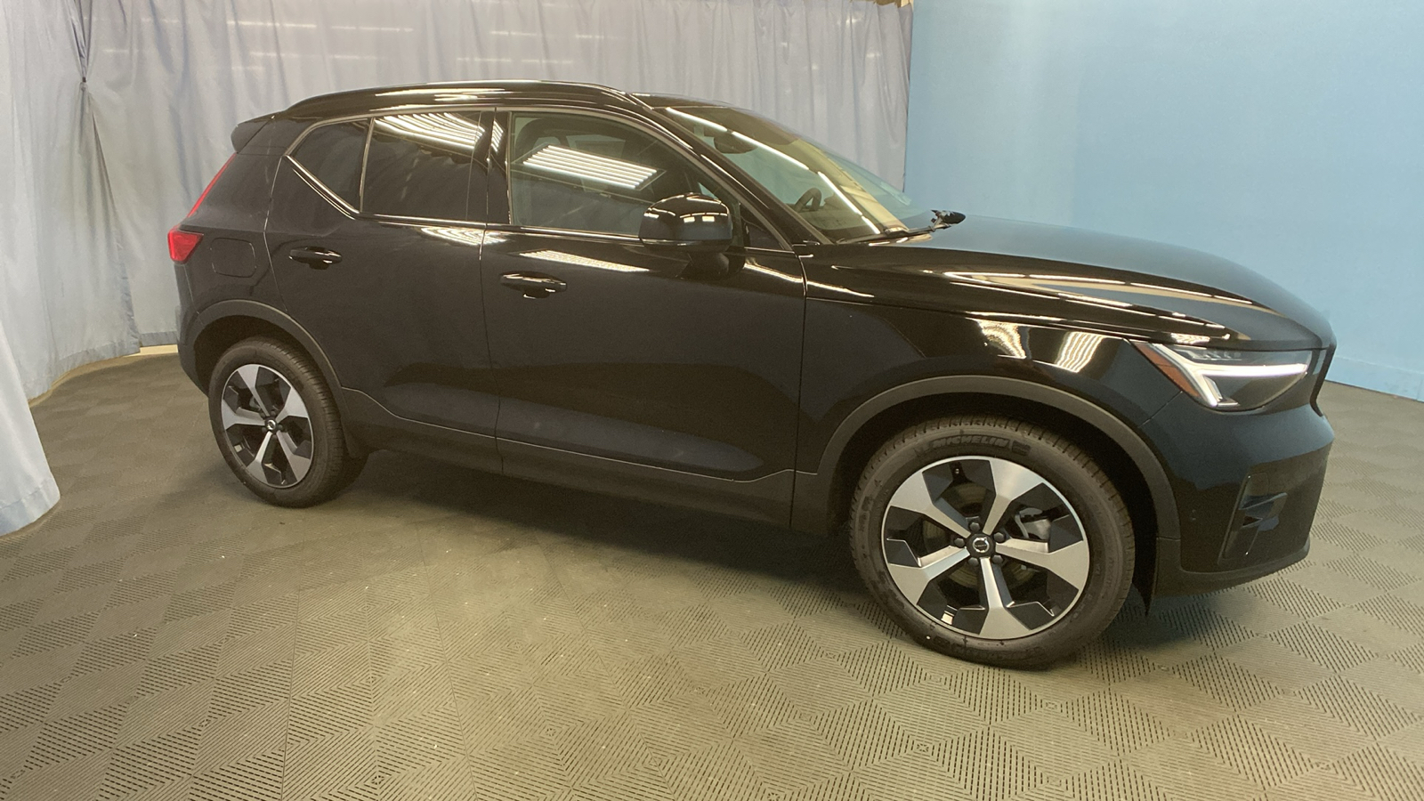 2025 Volvo XC40 Plus Dark Theme 9