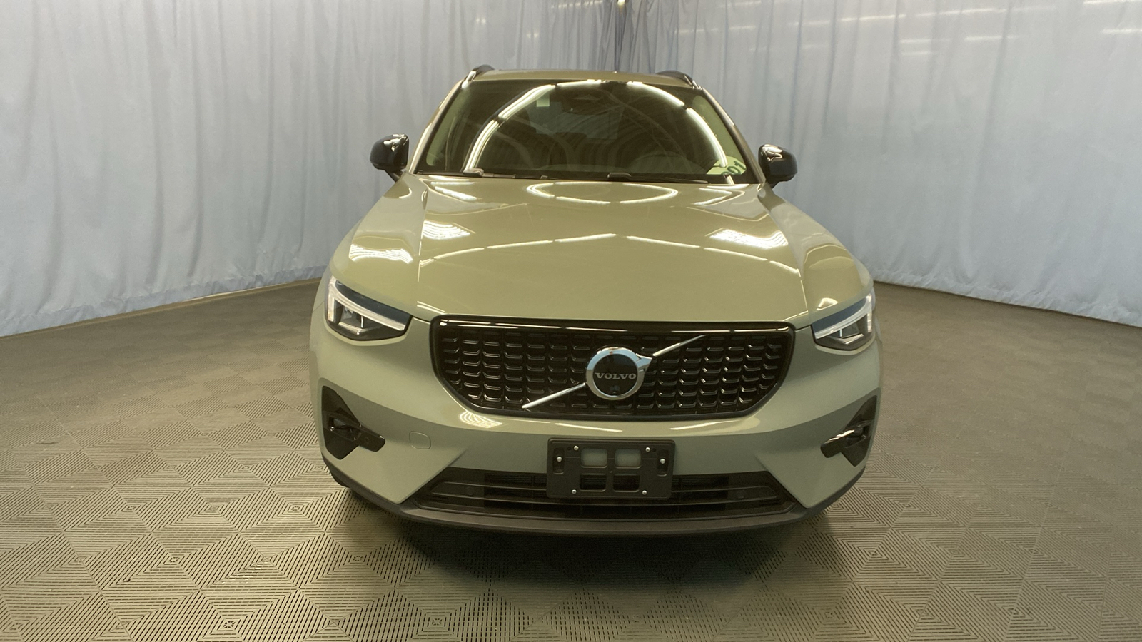 2025 Volvo XC40 Plus Dark Theme 2