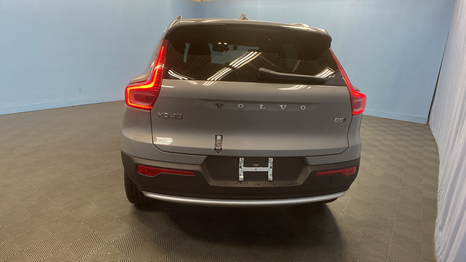 2025 Volvo XC40 Plus Bright Theme 6