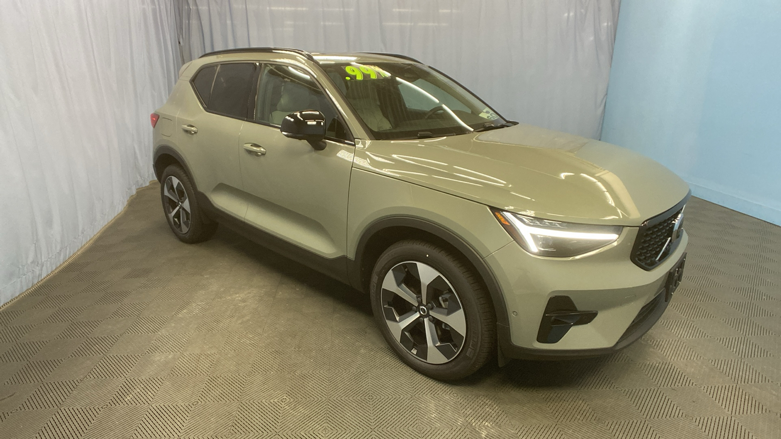 2025 Volvo XC40 Plus Dark Theme 1