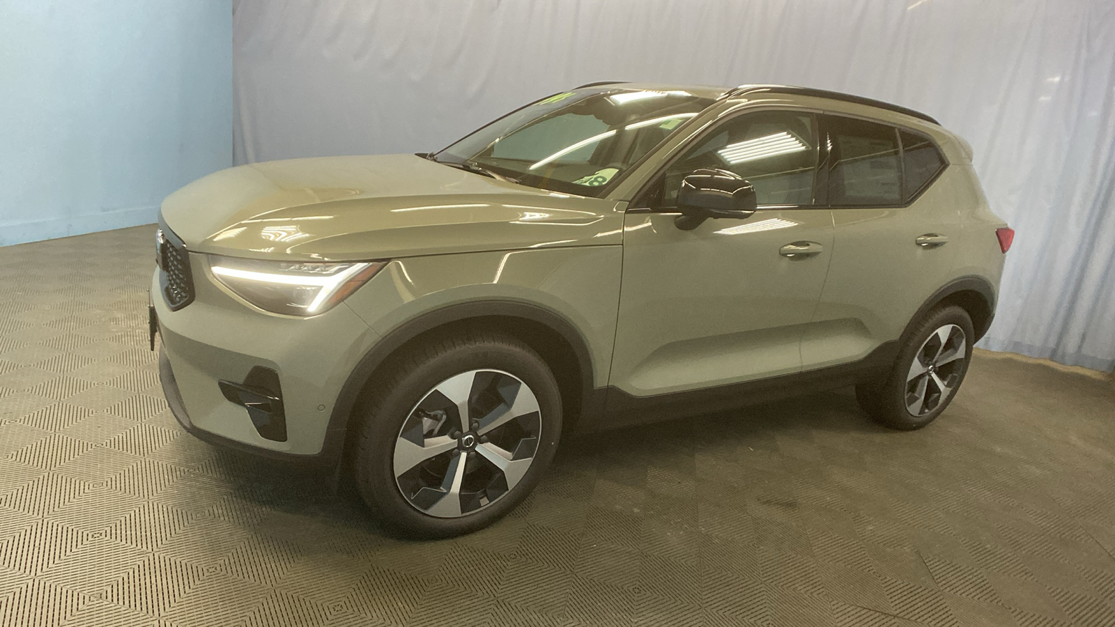 2025 Volvo XC40 Plus Dark Theme 3