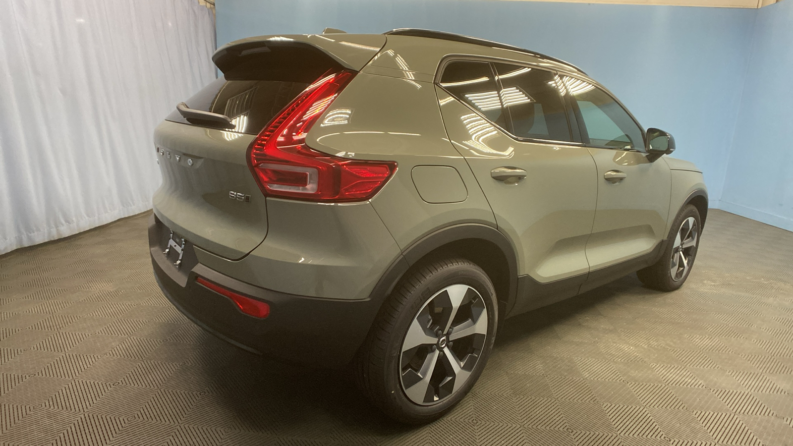 2025 Volvo XC40 Plus Dark Theme 7