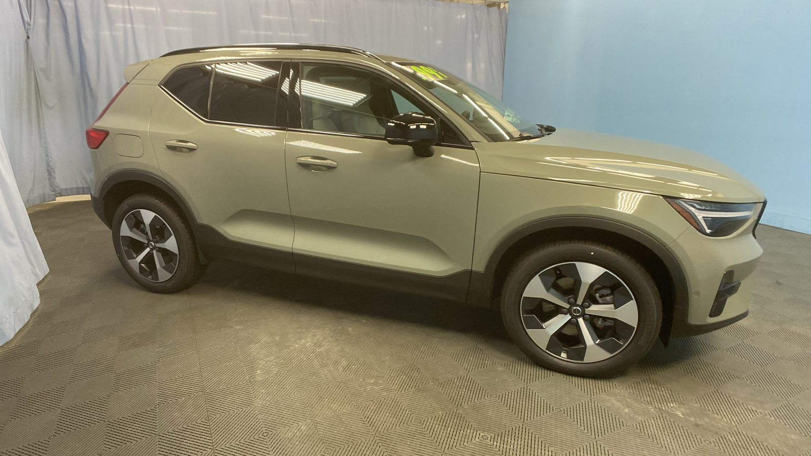 2025 Volvo XC40 Plus Dark Theme 9