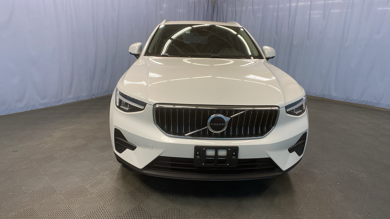 2025 Volvo XC40 Core Bright Theme 2