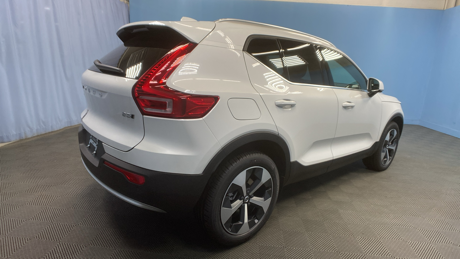 2025 Volvo XC40 Core Bright Theme 7