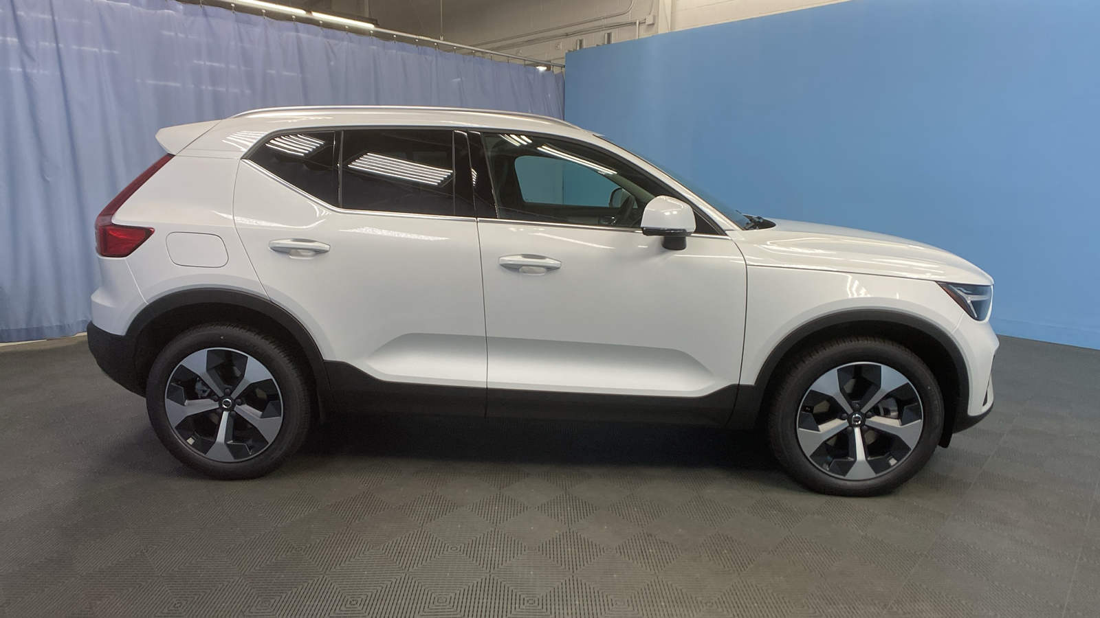 2025 Volvo XC40 Core Bright Theme 8