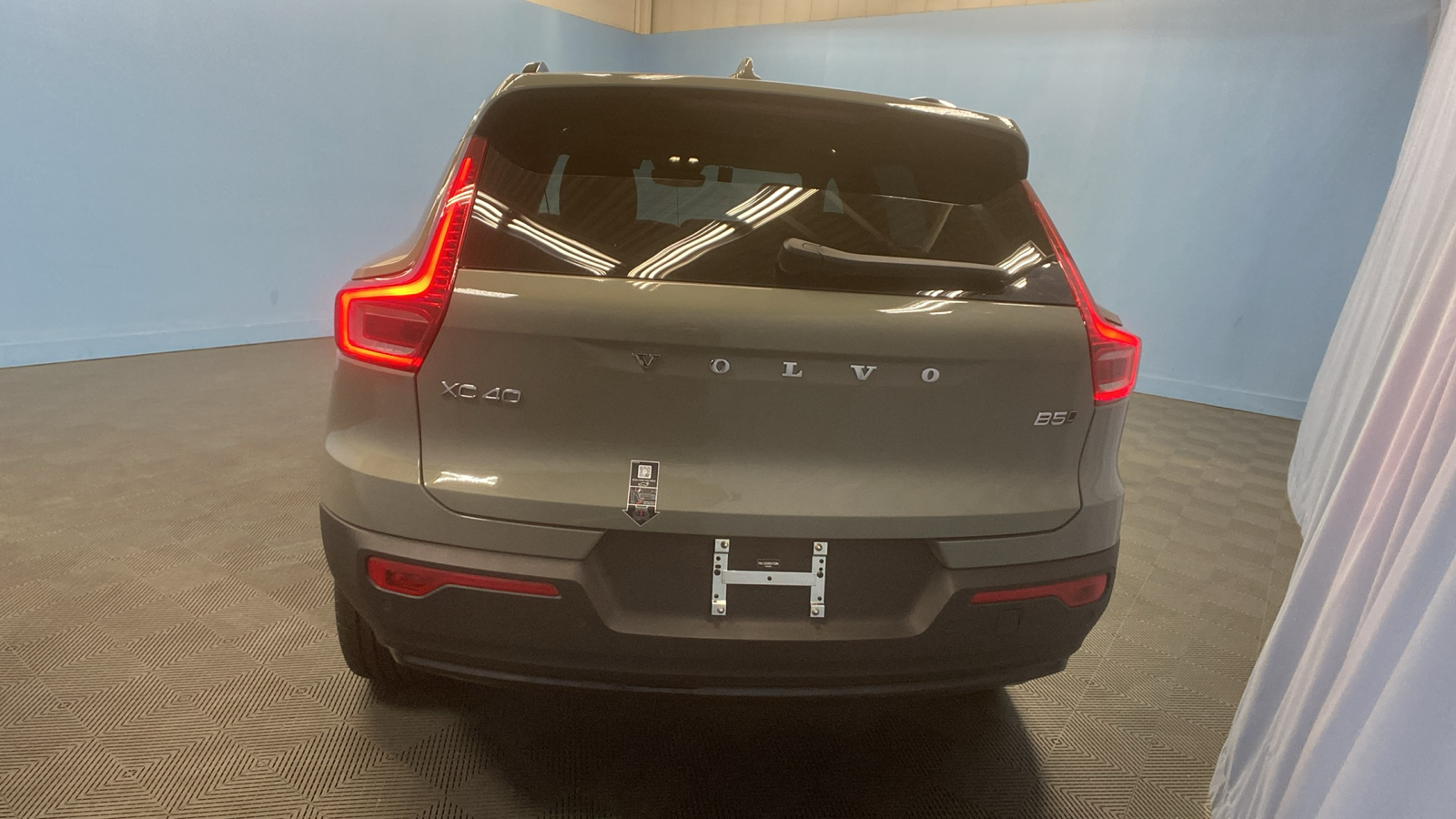 2025 Volvo XC40 Plus Dark Theme 6