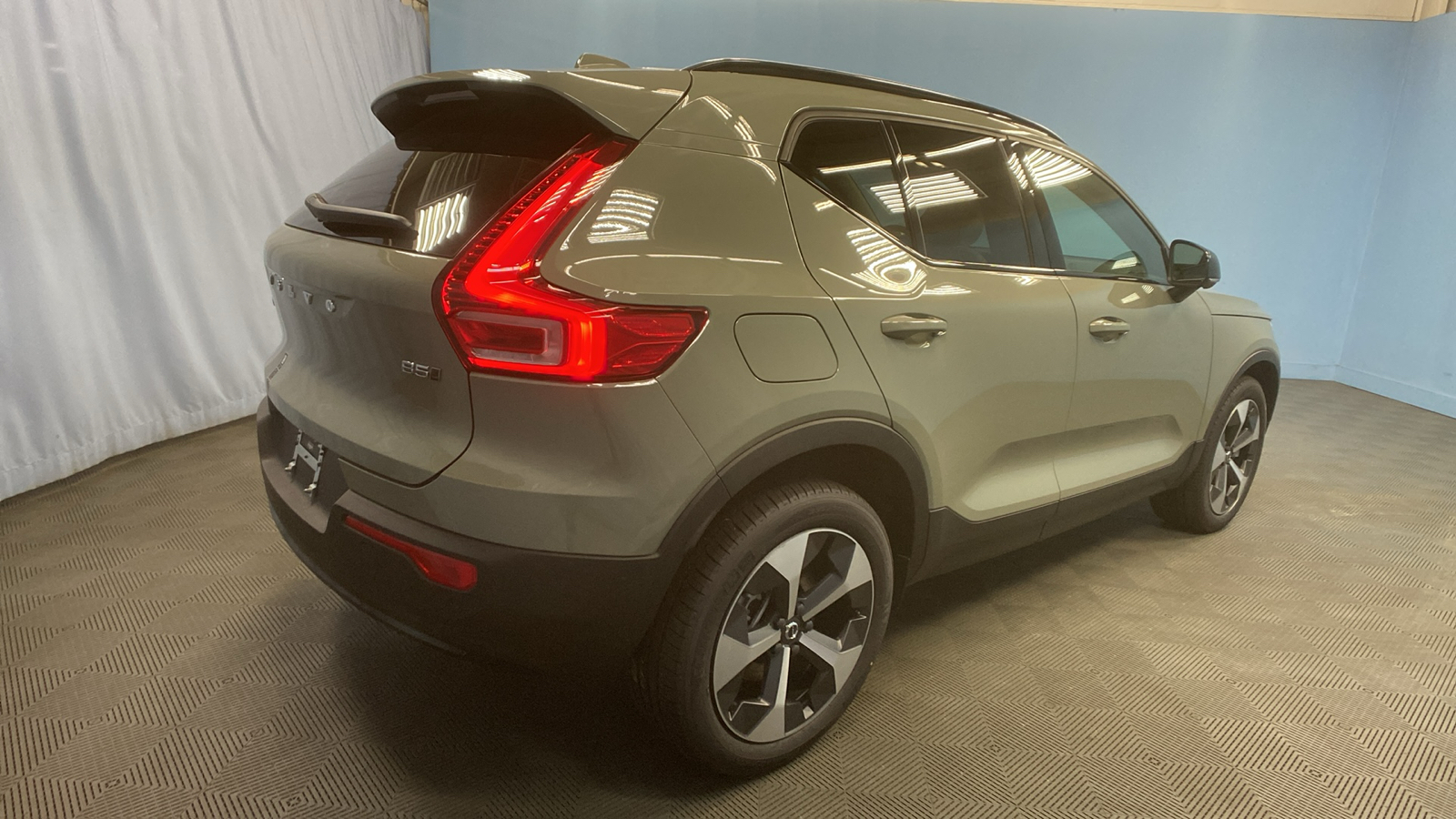 2025 Volvo XC40 Plus Dark Theme 7