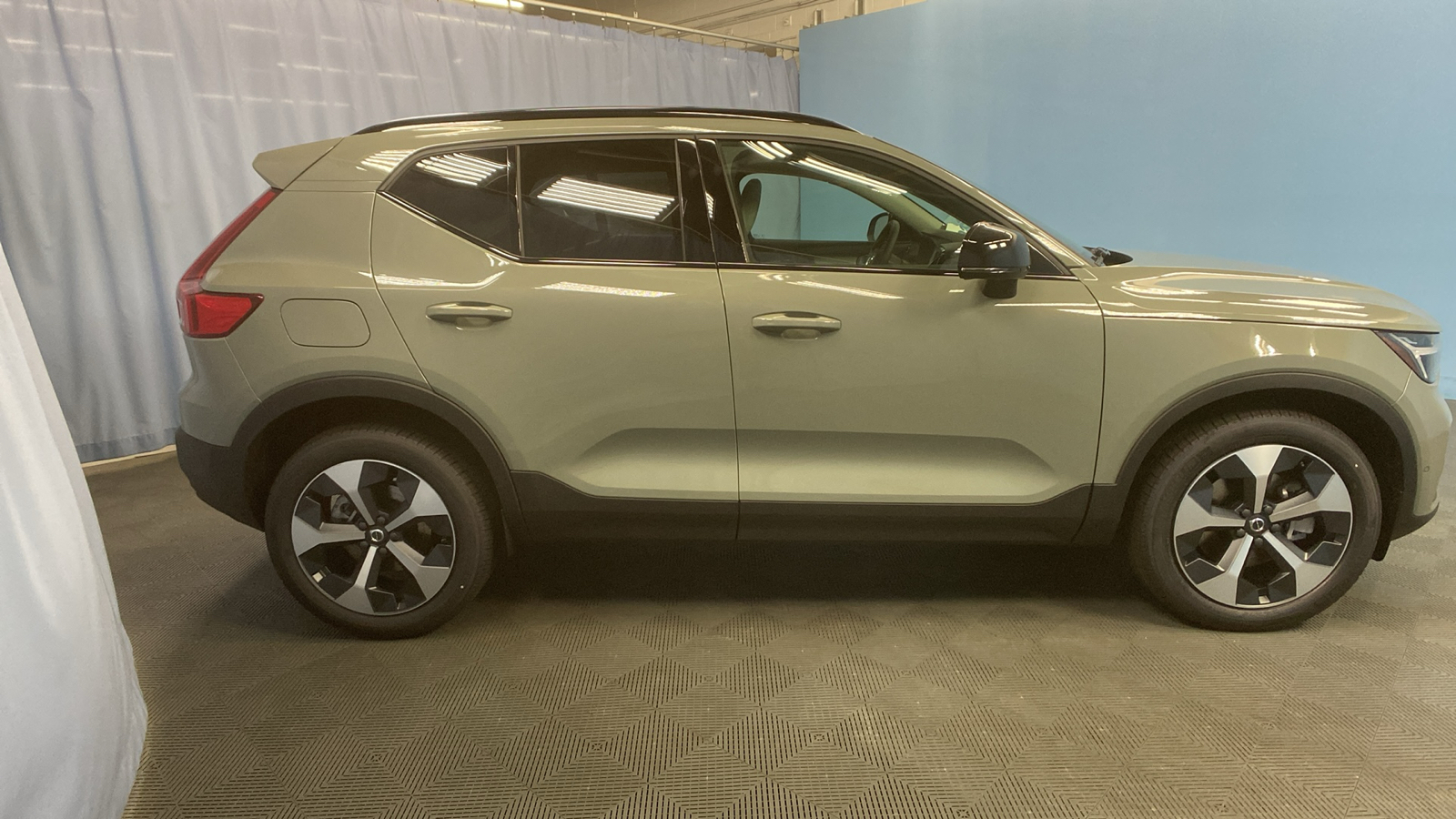 2025 Volvo XC40 Plus Dark Theme 8