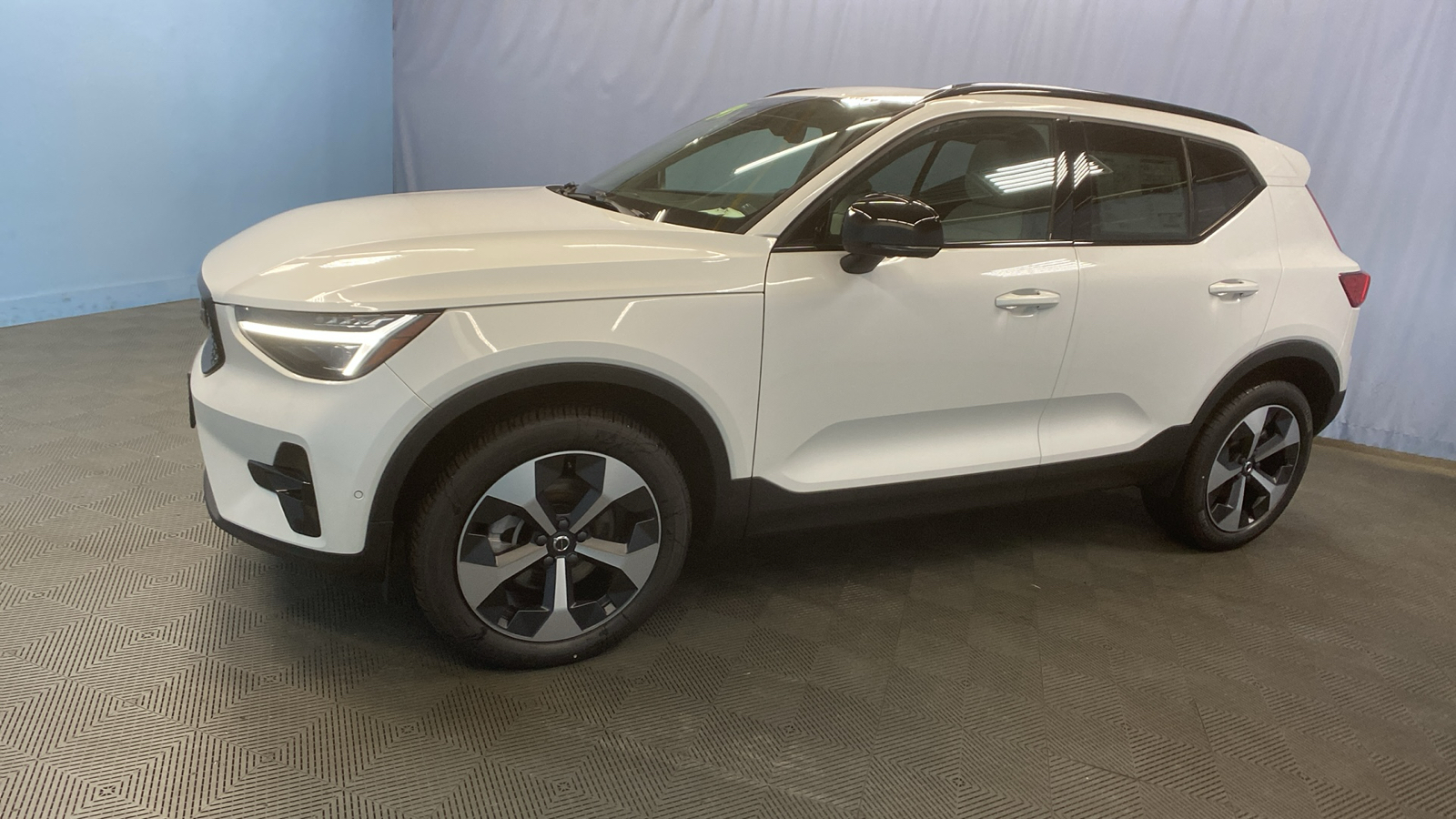 2025 Volvo XC40 Plus Dark Theme 3