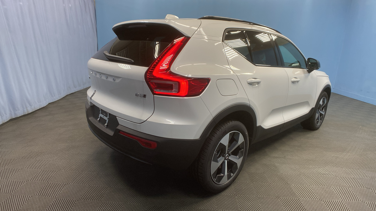 2025 Volvo XC40 Plus Dark Theme 7