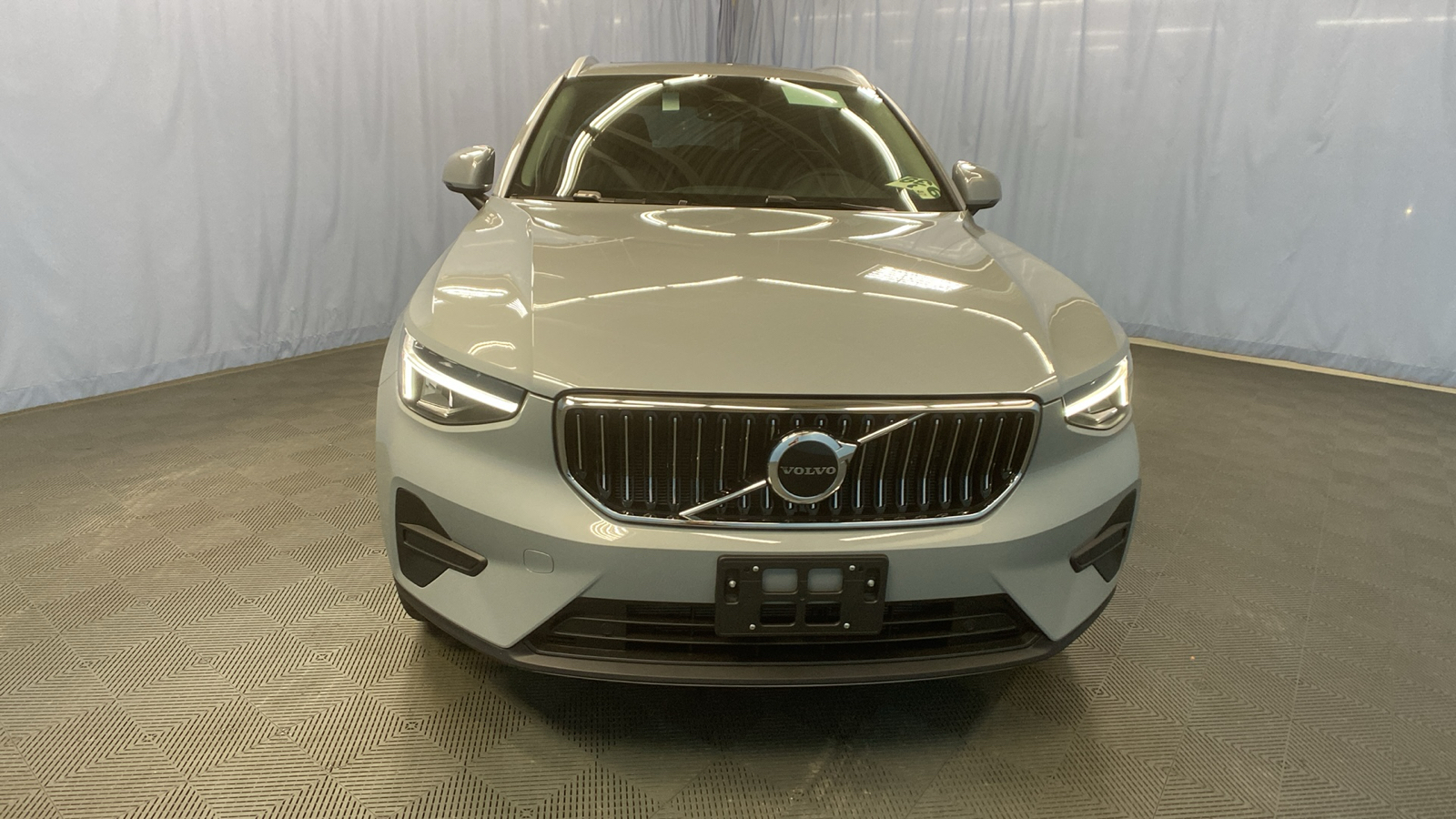 2025 Volvo XC40 Core Bright Theme 2