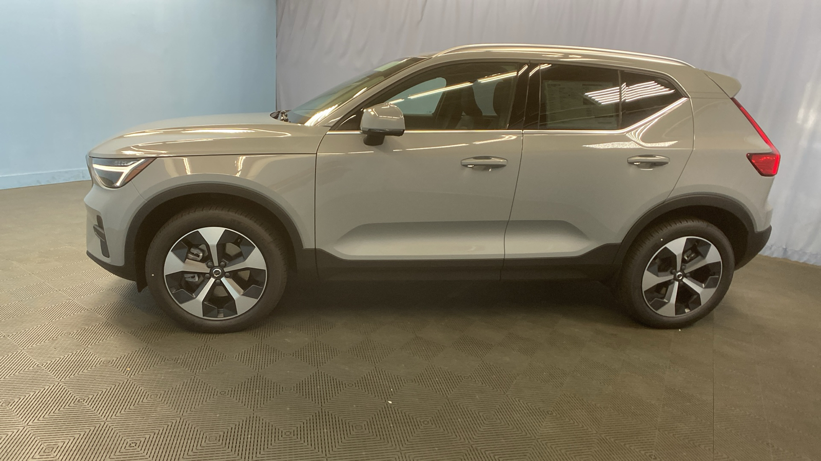 2025 Volvo XC40 Core Bright Theme 4