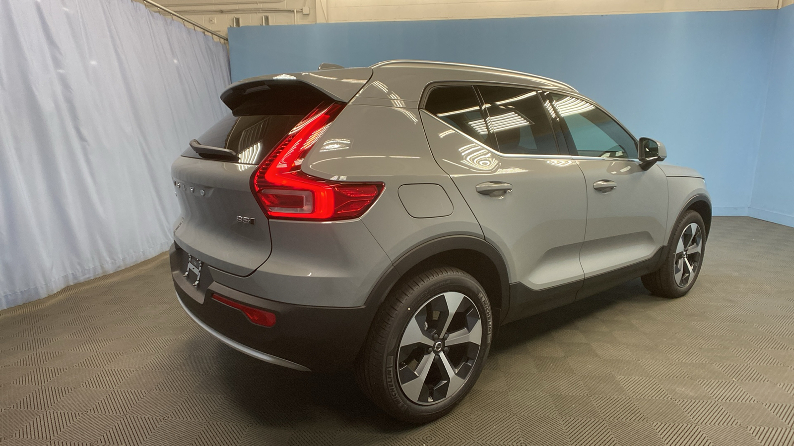 2025 Volvo XC40 Core Bright Theme 7