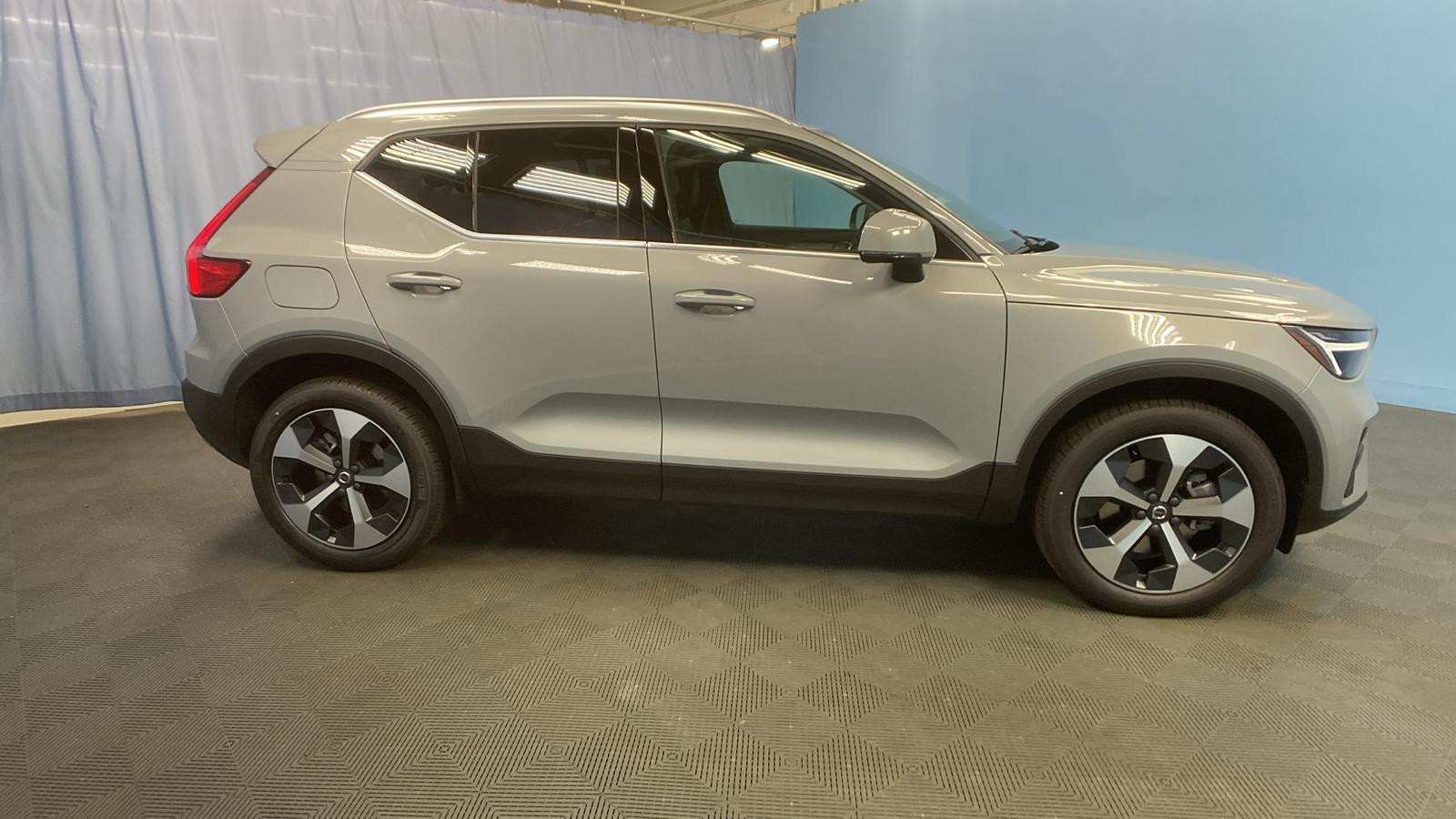 2025 Volvo XC40 Core Bright Theme 8