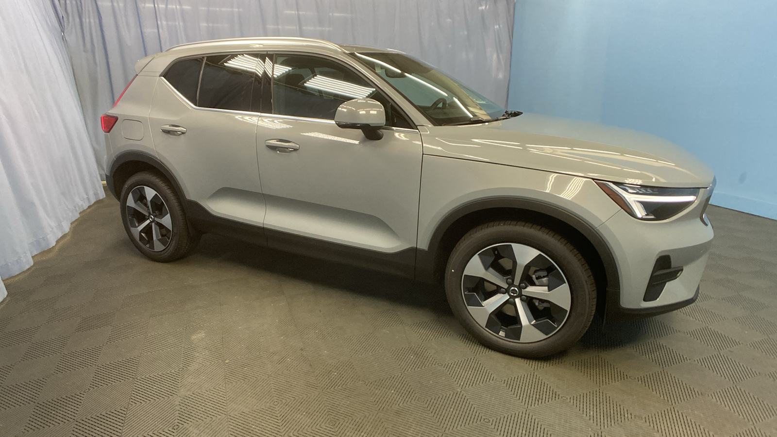 2025 Volvo XC40 Core Bright Theme 9