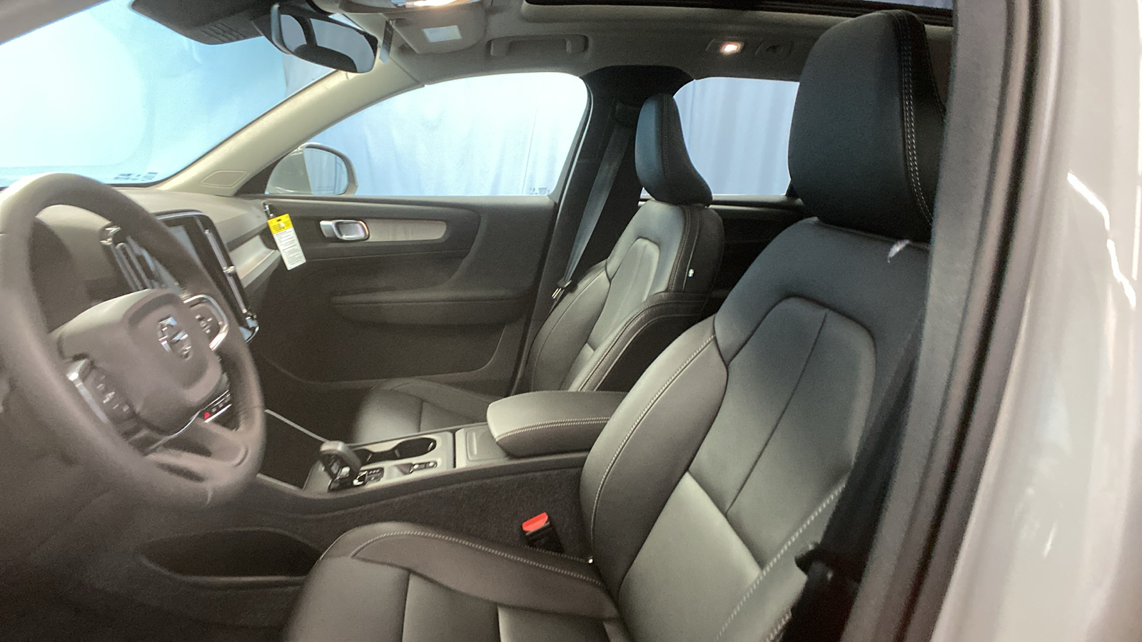 2025 Volvo XC40 Core Bright Theme 11