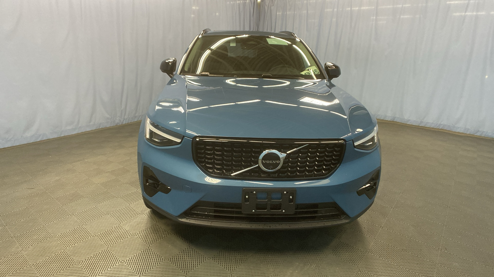 2025 Volvo XC40 Ultra Dark Theme 2