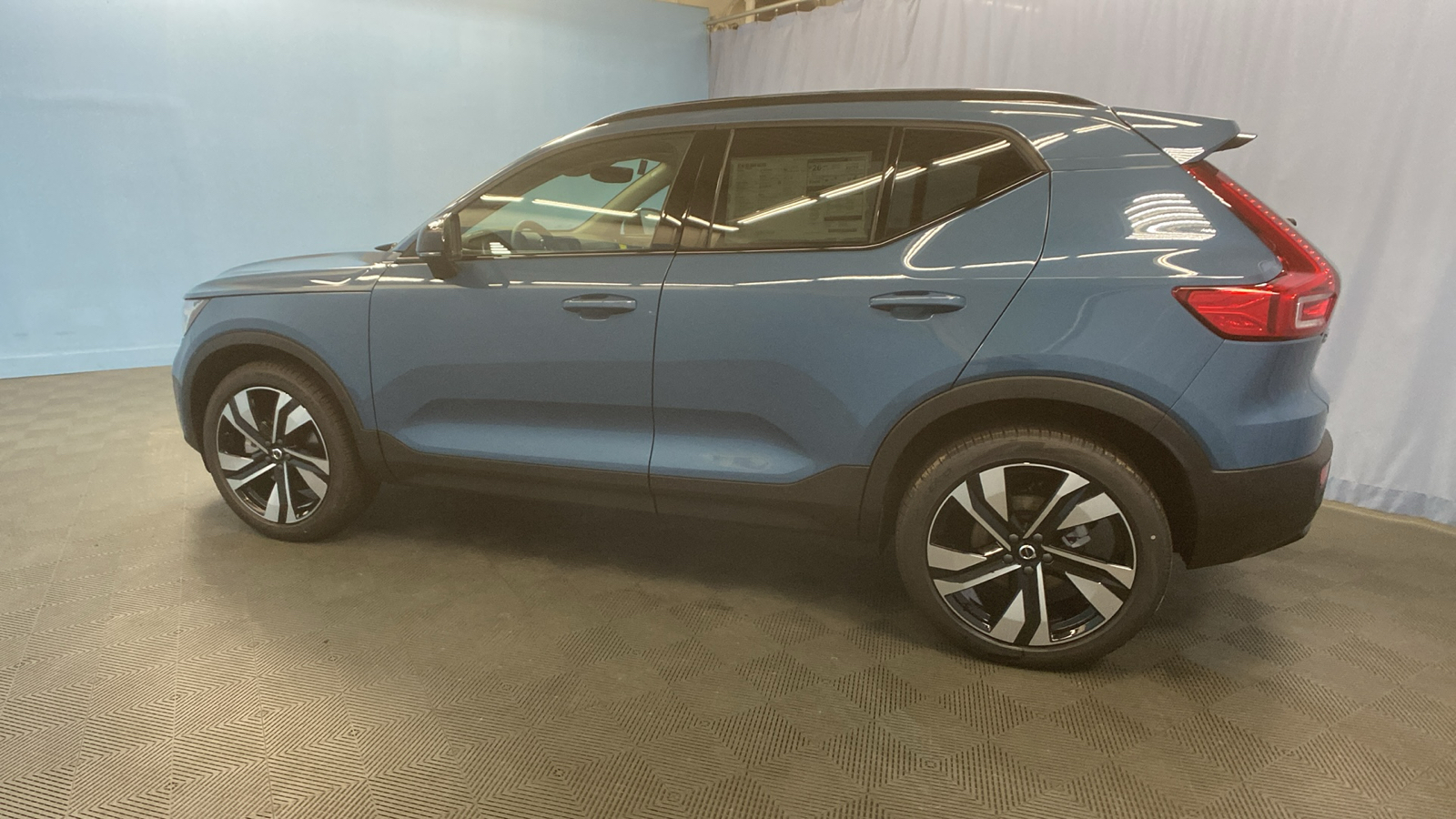 2025 Volvo XC40 Ultra Dark Theme 5