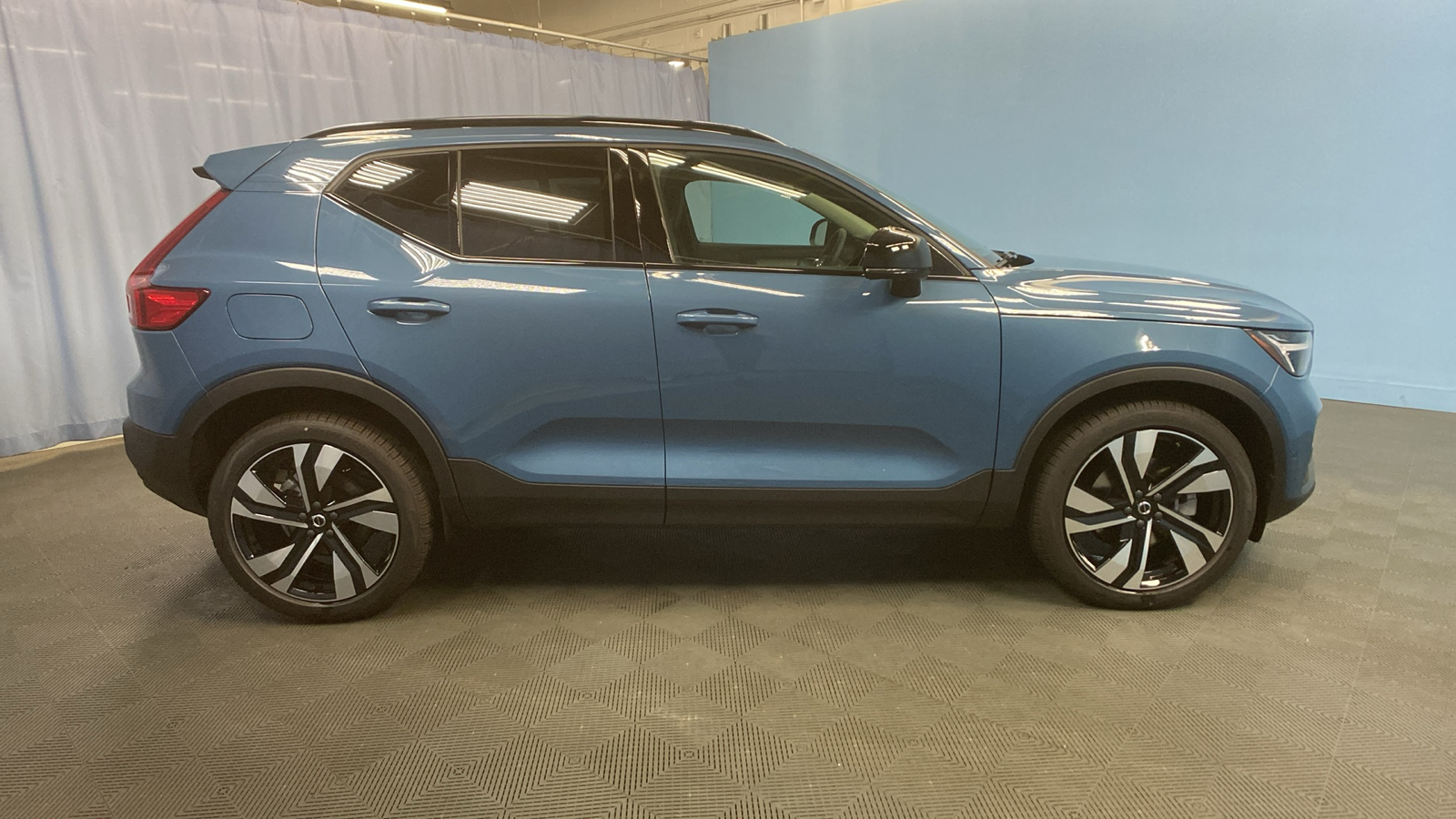 2025 Volvo XC40 Ultra Dark Theme 8