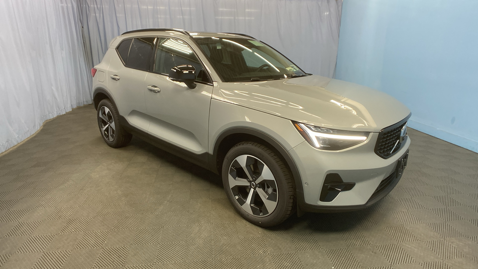 2025 Volvo XC40 Plus Dark Theme 1