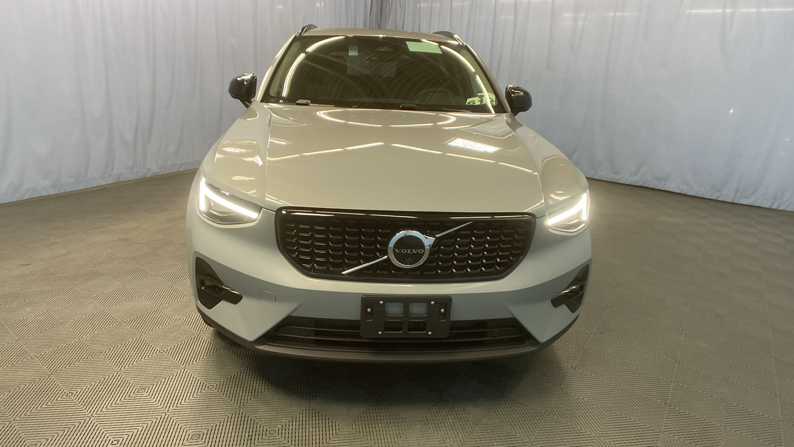 2025 Volvo XC40 Plus Dark Theme 2