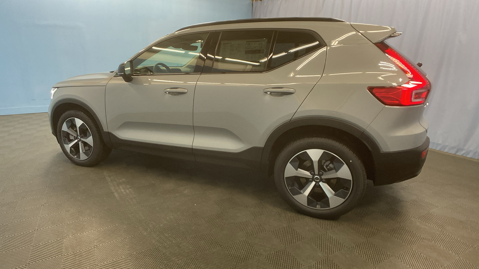 2025 Volvo XC40 Plus Dark Theme 5