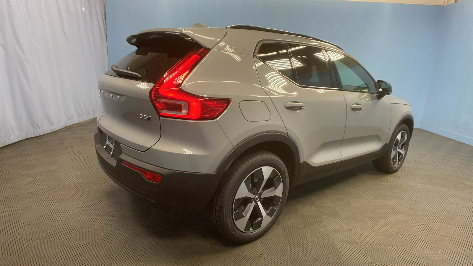 2025 Volvo XC40 Plus Dark Theme 7