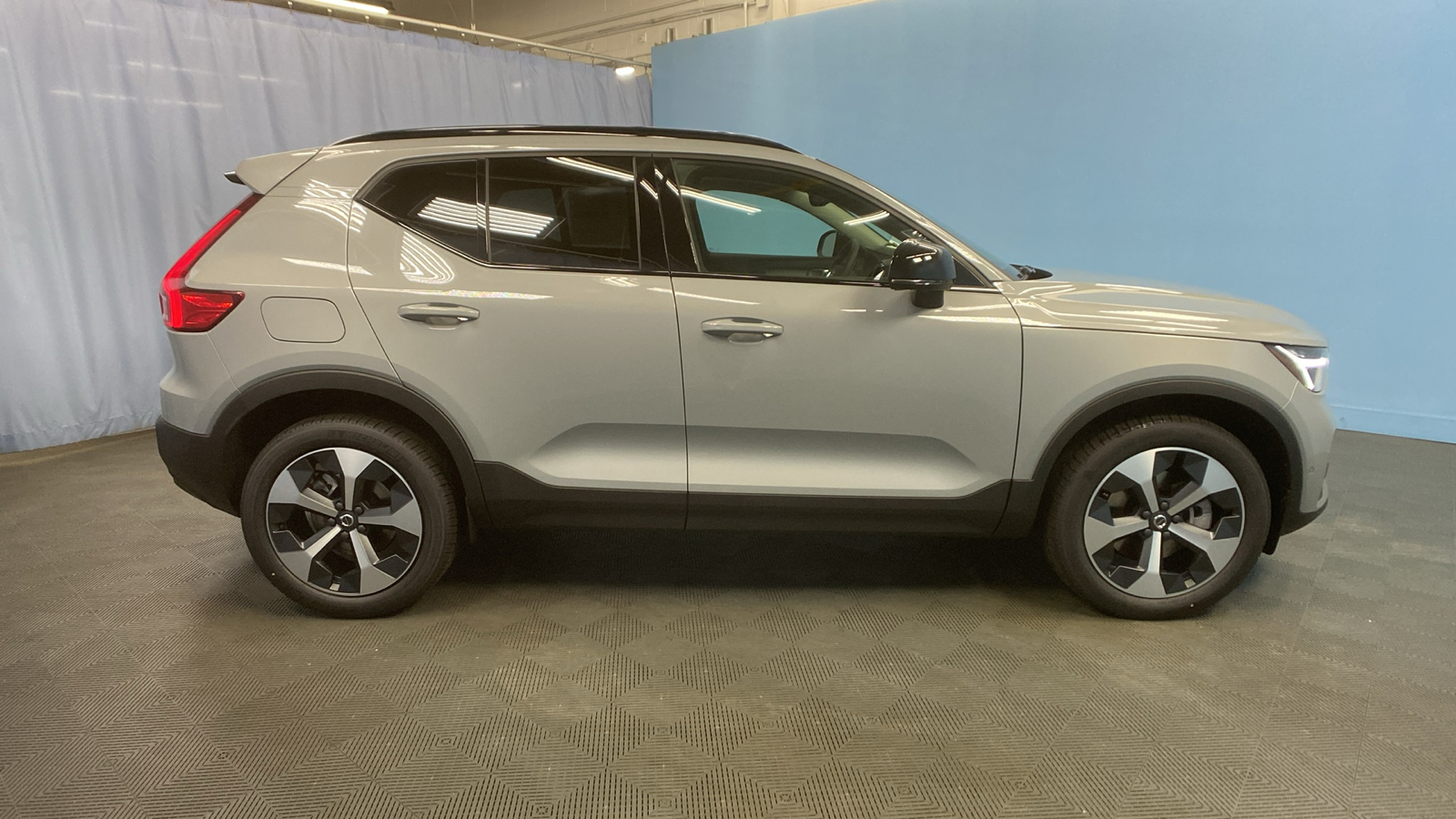 2025 Volvo XC40 Plus Dark Theme 8