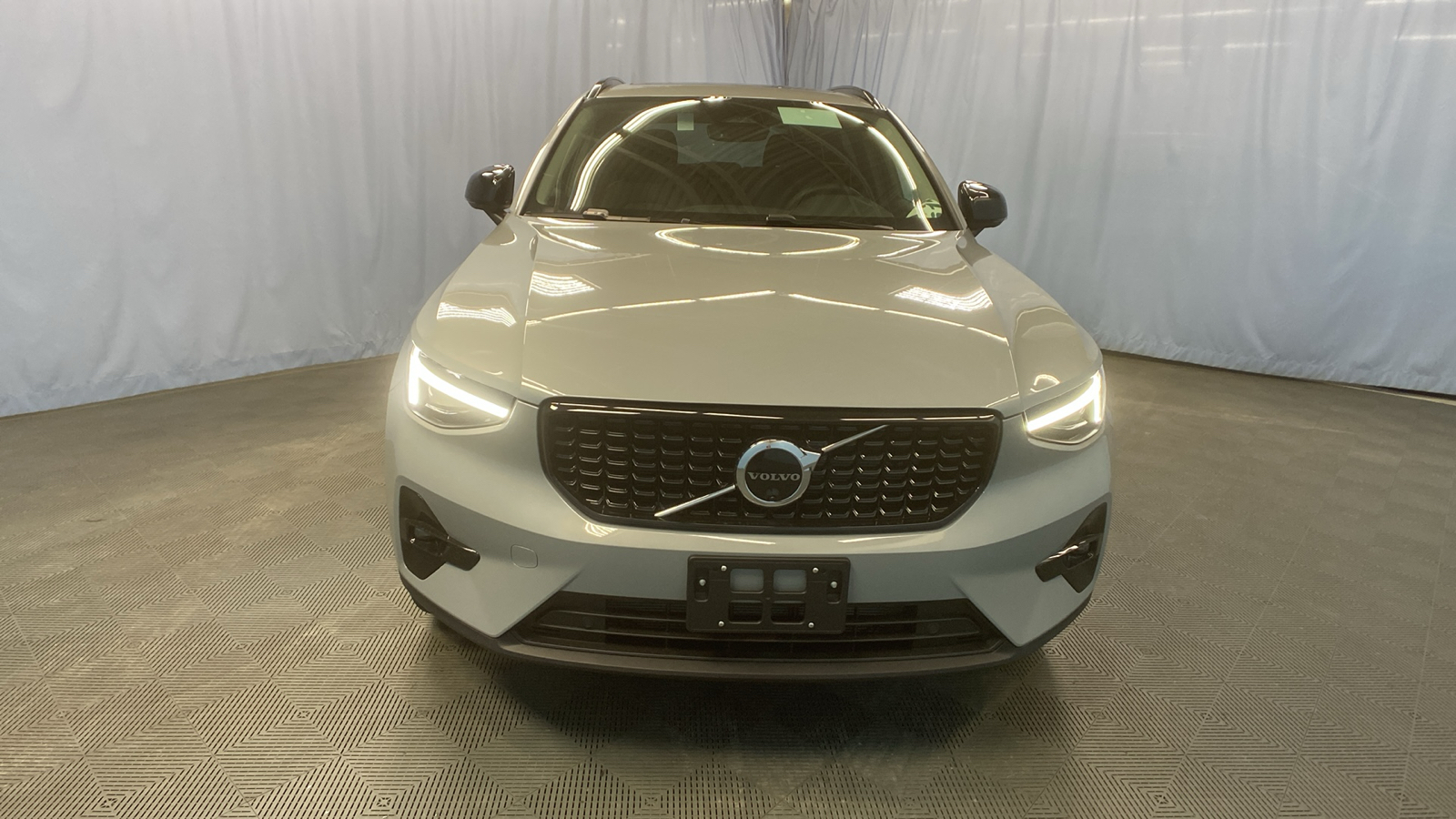 2025 Volvo XC40 Plus Dark Theme 2