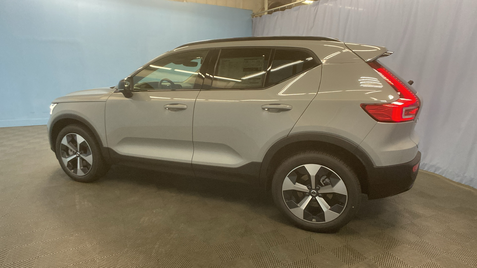 2025 Volvo XC40 Plus Dark Theme 5