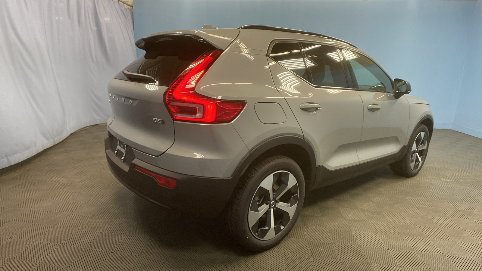 2025 Volvo XC40 Plus Dark Theme 7