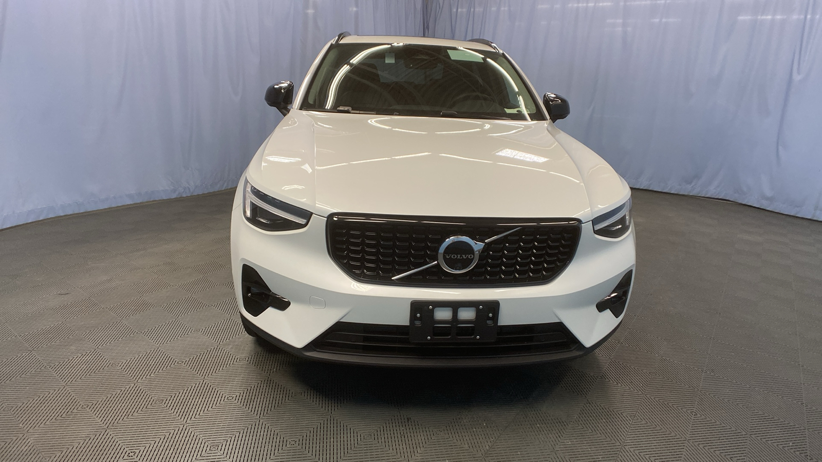 2025 Volvo XC40 Plus Dark Theme 2