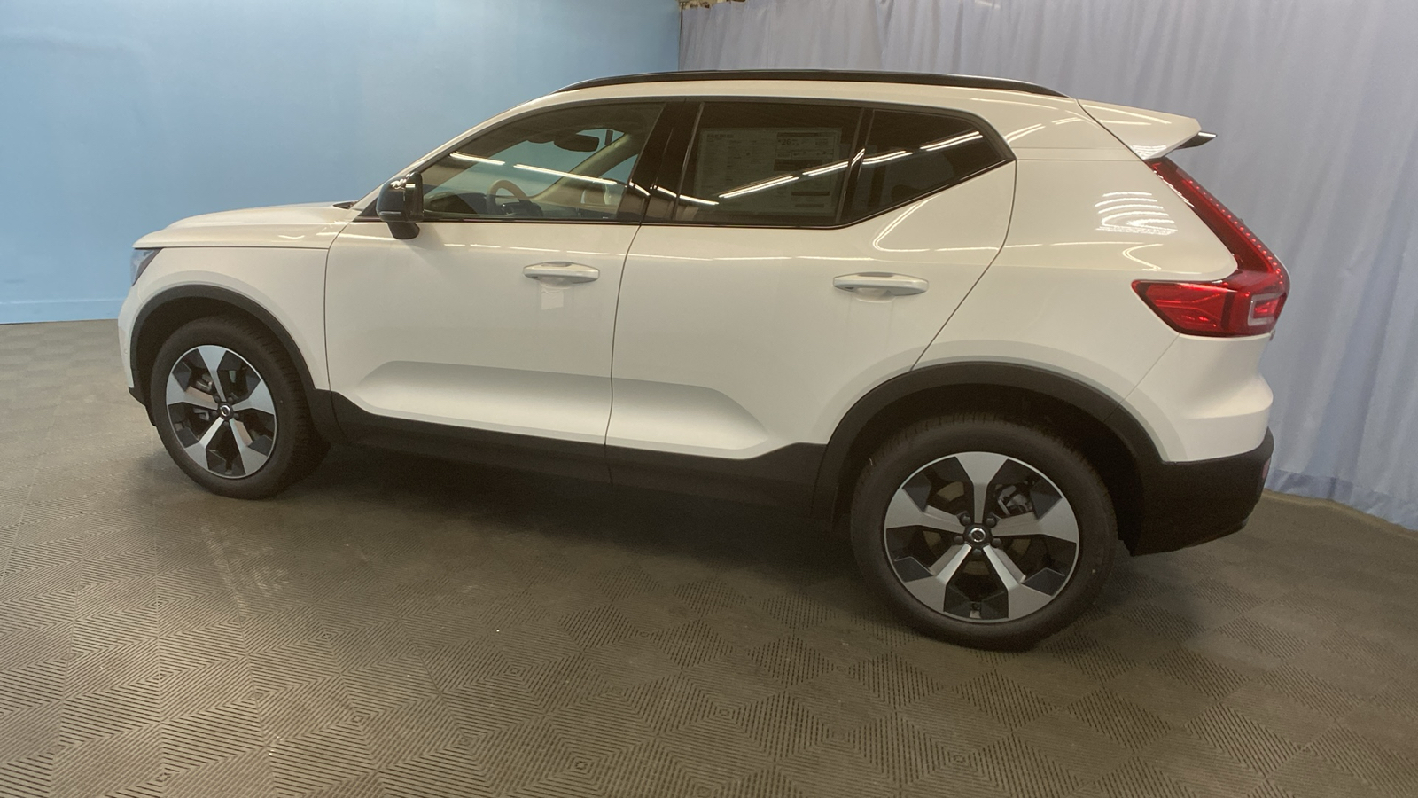 2025 Volvo XC40 Plus Dark Theme 5