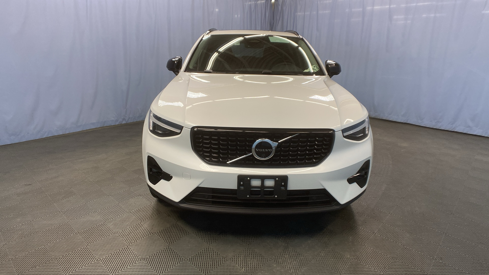 2025 Volvo XC40 Plus Dark Theme 2