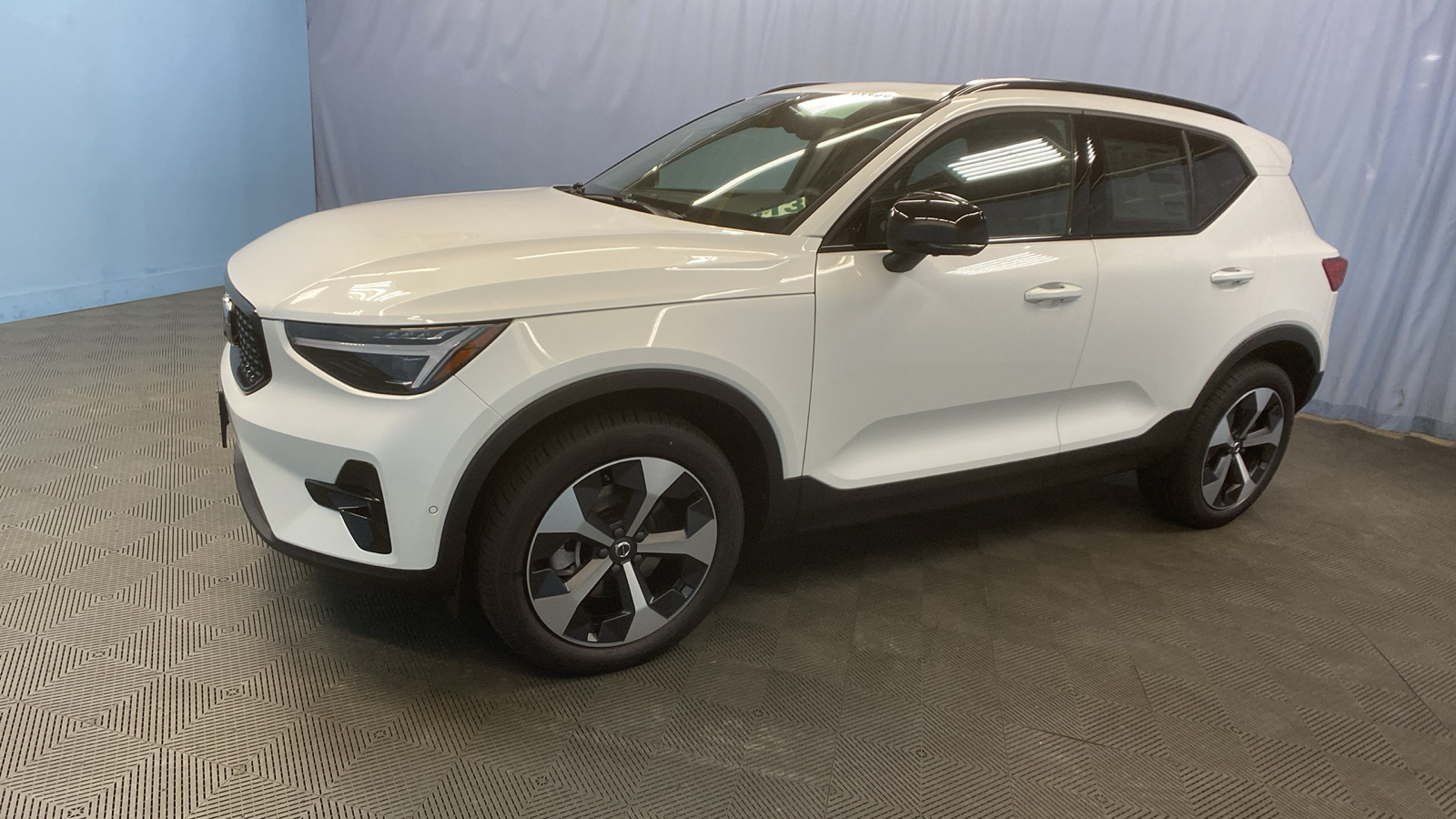 2025 Volvo XC40 Plus Dark Theme 3