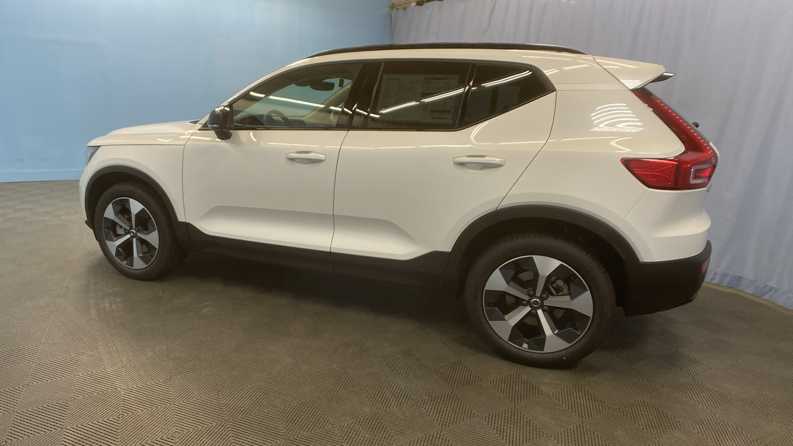 2025 Volvo XC40 Plus Dark Theme 5