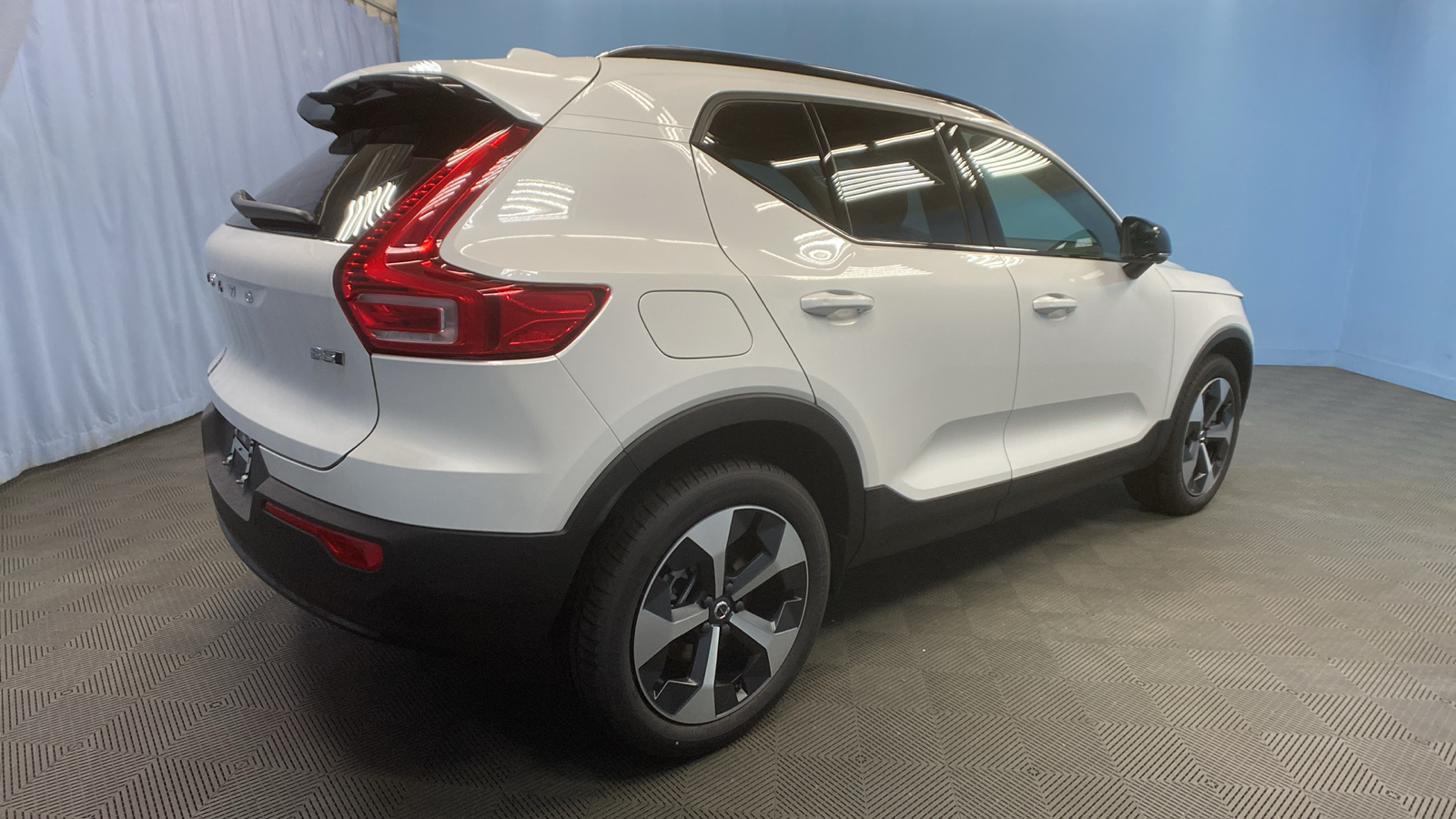 2025 Volvo XC40 Plus Dark Theme 7