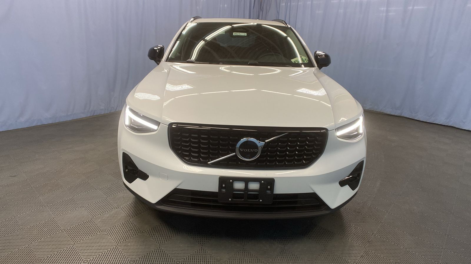 2025 Volvo XC40 Plus Dark Theme 2