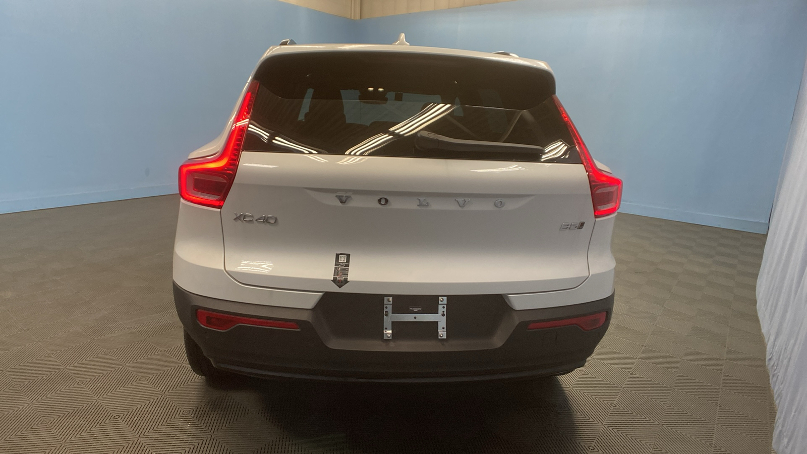 2025 Volvo XC40 Plus Dark Theme 6