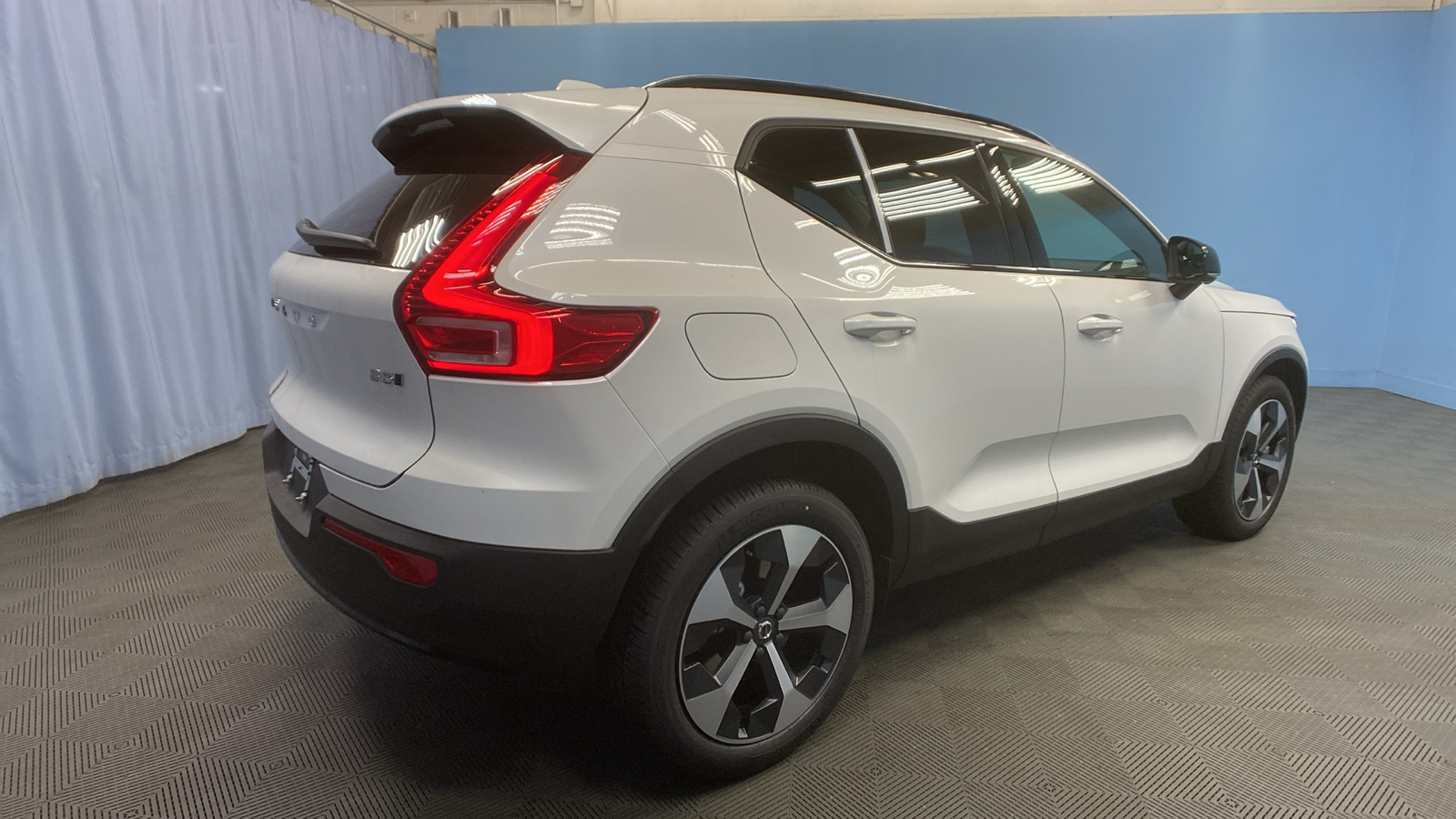 2025 Volvo XC40 Plus Dark Theme 7