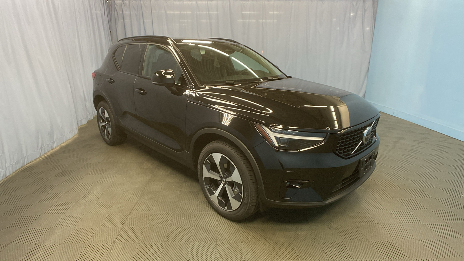 2025 Volvo XC40 Plus Dark Theme 1