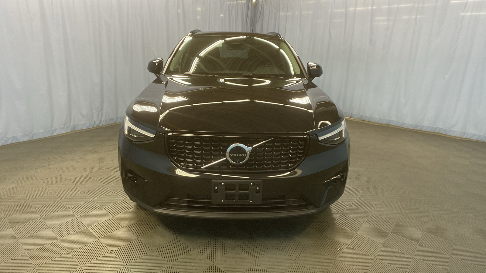 2025 Volvo XC40 Plus Dark Theme 2