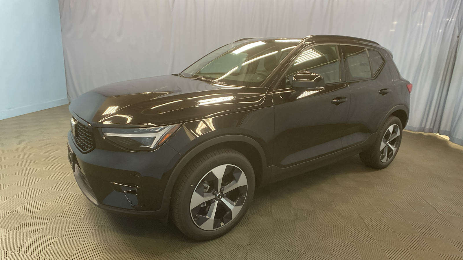 2025 Volvo XC40 Plus Dark Theme 3