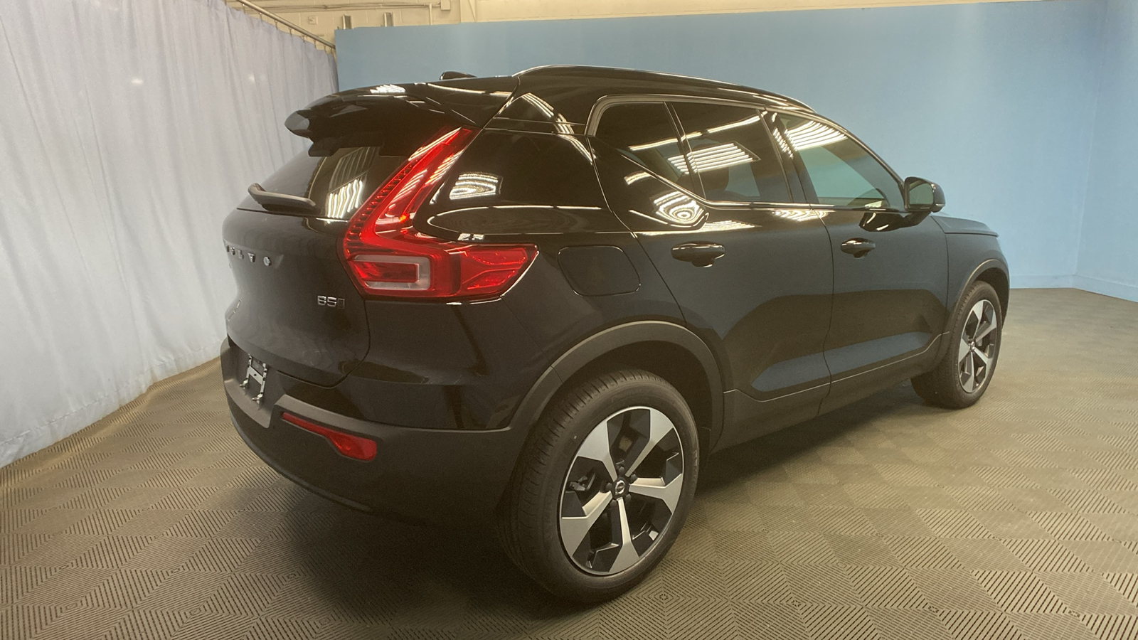 2025 Volvo XC40 Plus Dark Theme 7