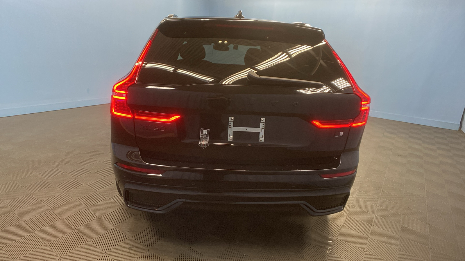 2024 Volvo XC60 Recharge Plug-In Hybrid Ultimate Black Edition 6