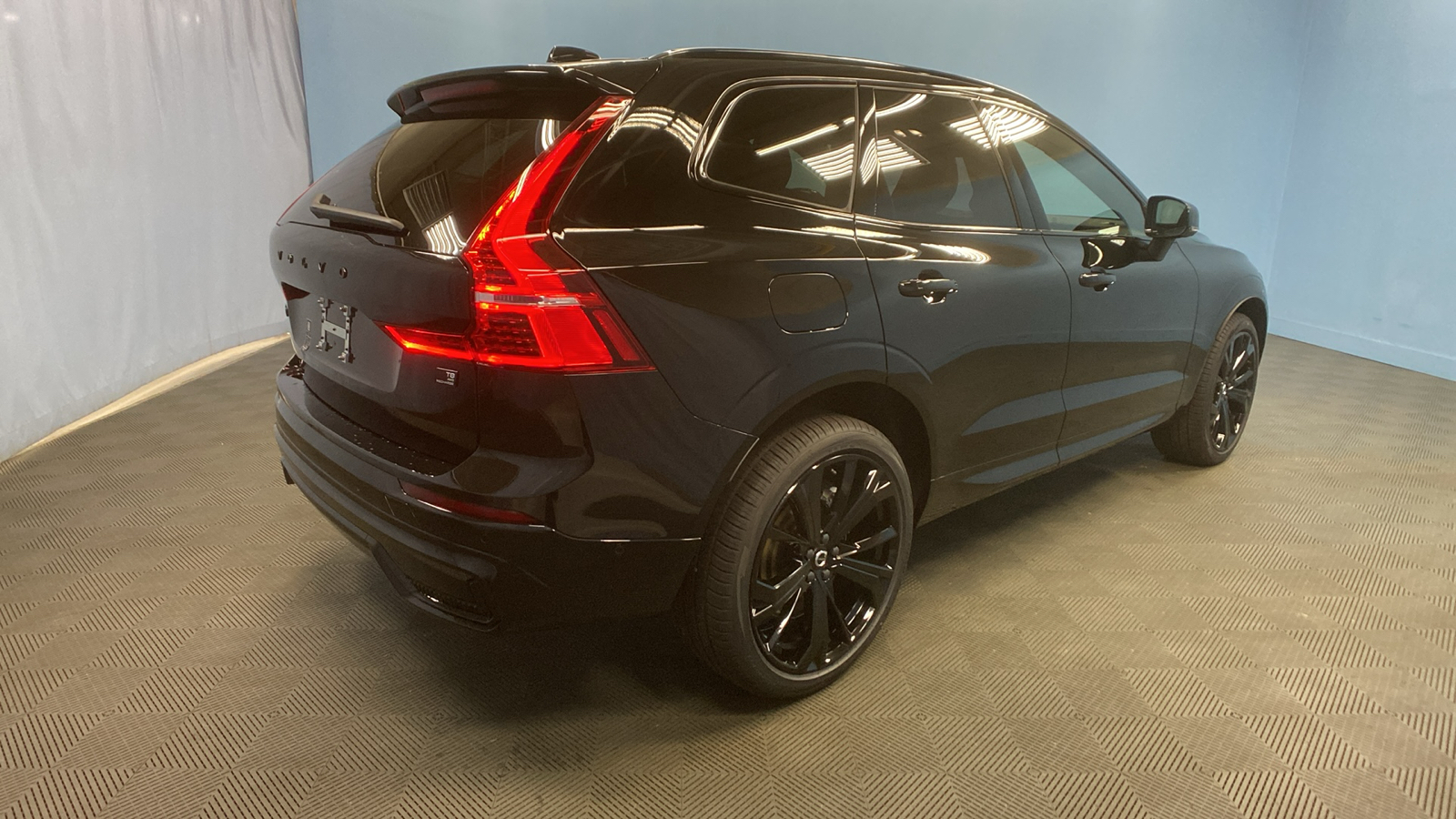 2024 Volvo XC60 Recharge Plug-In Hybrid Ultimate Black Edition 7