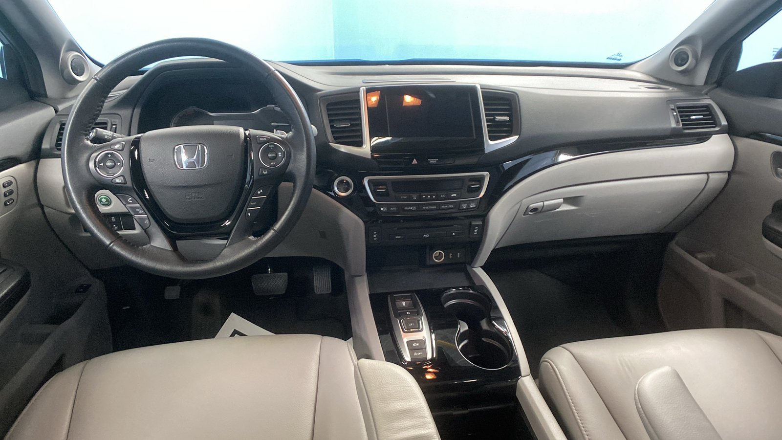 2017 Honda Pilot Touring 32